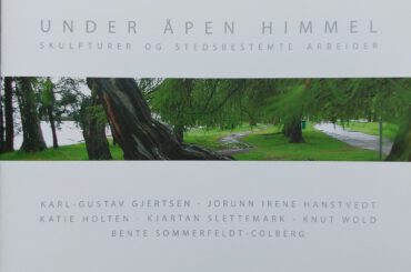 UNDER ÅPEN HIMMEL