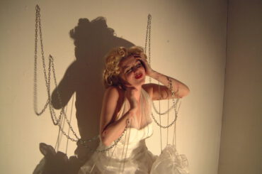 KATE PENDRY – Peepshow Marilyn: Gentlemen Prefer Dead Blondes … (2003)